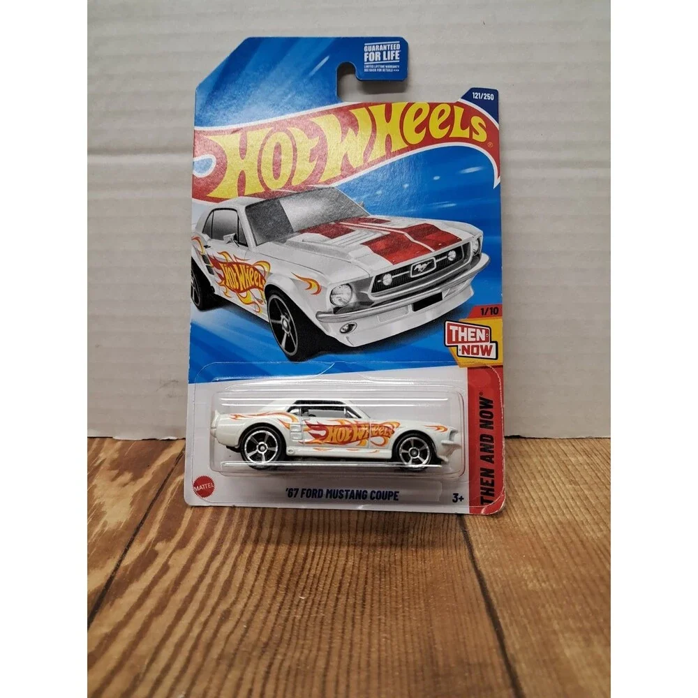 Hot Wheels '67 Ford Mustang Coupe #121 White – Muscle Mania 1:64 Diecast NIP
